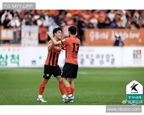 孙兴慜精彩射门助力球队逆转胜利展现超凡球技与决胜时刻的冷静表现