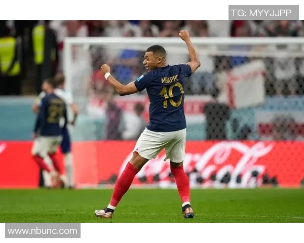 姆巴佩在比赛中大放异彩成功戴帽助力球队获胜展现超级球星风采